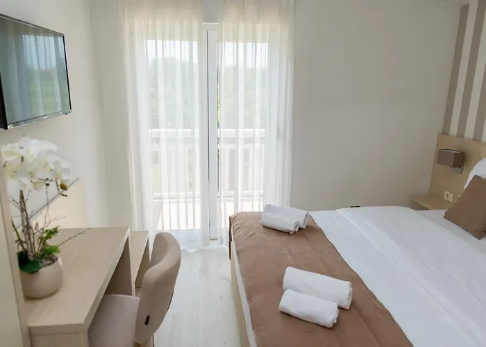 Bed & Breakfast Ellena 3*